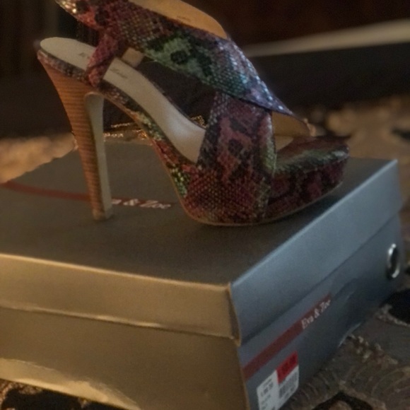 Gently used high heels - Picture 2 of 2